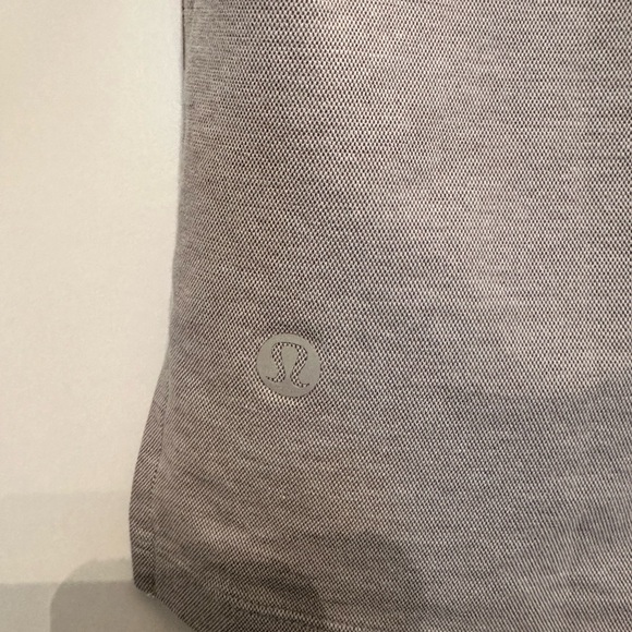 Lululemon Men’s Grey Sz L Short Sleeve Shirt - Picture 5 of 5